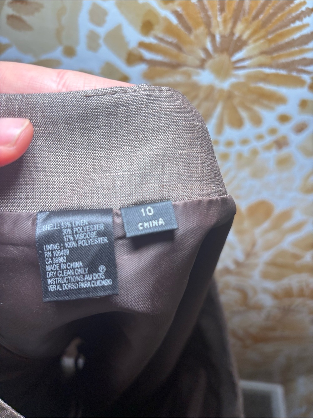 Tahari Women’s 2 Piece Skirt Suit Short Sleeve Belted Blazer Brown Career - Picture 4 of 16